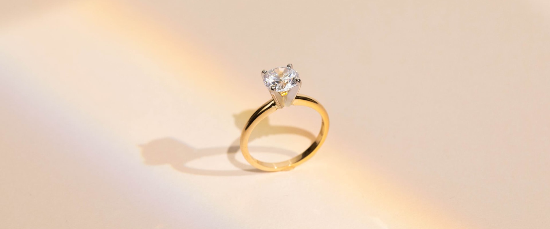 What kind of lens do you use for jewelry photography?