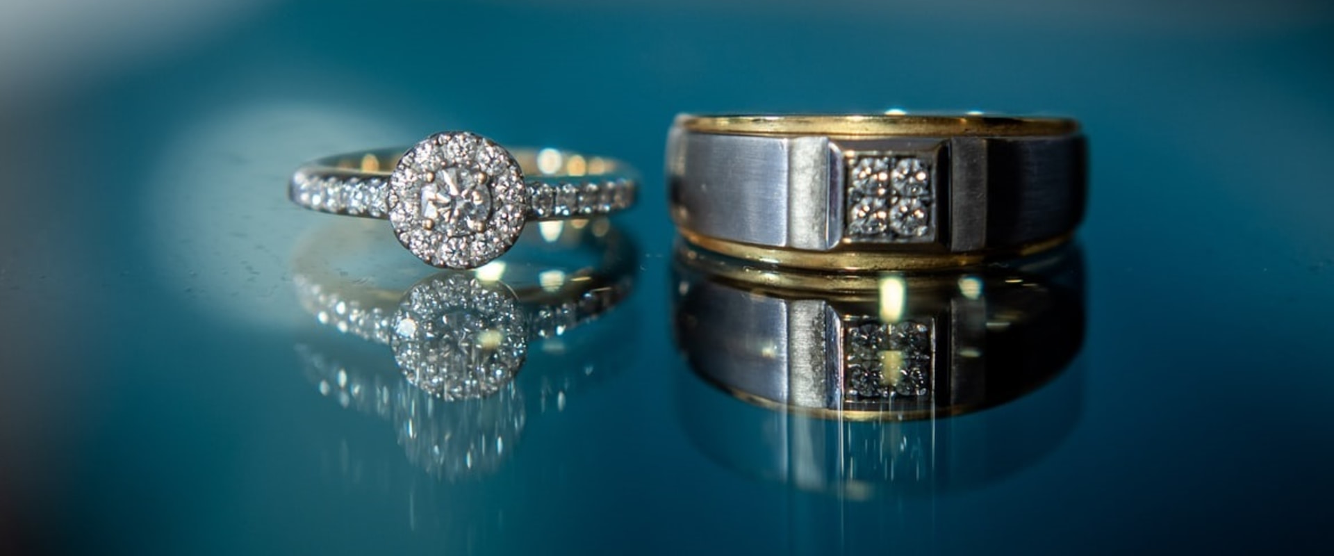 How do you photograph jewelry without reflection?